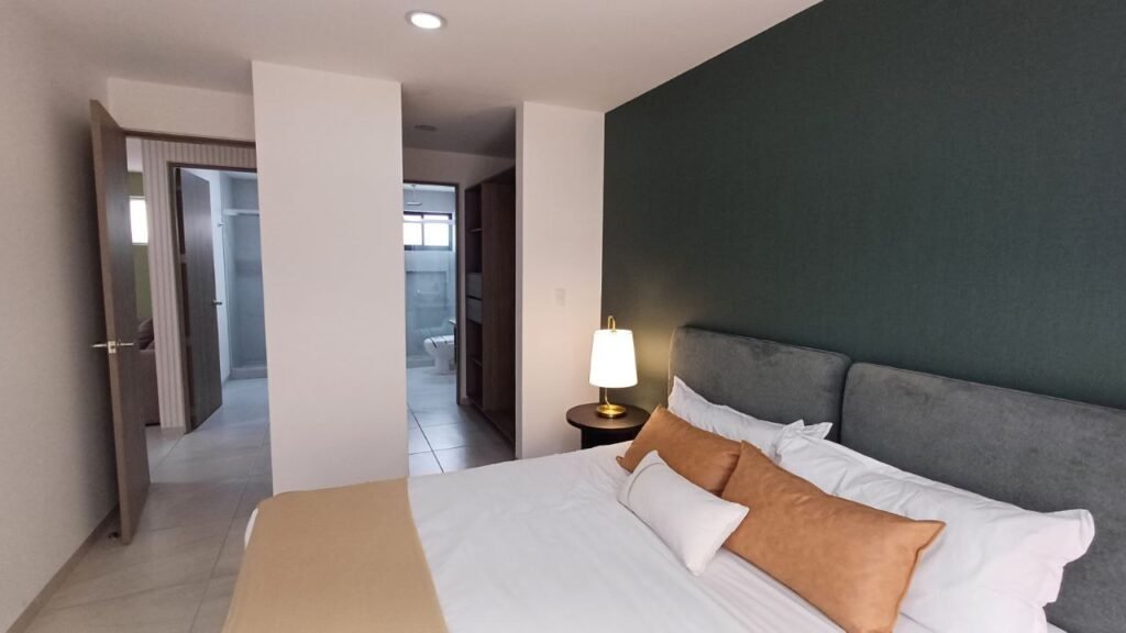 RECAMARA PRINCIPAL CON BAÑO Y WALKING CLOSET